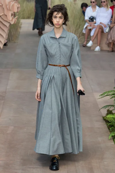Look 12